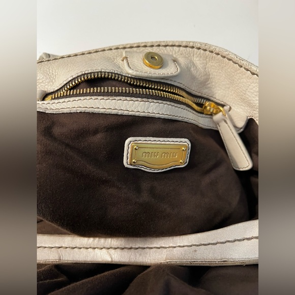 Miu Miu white leather with gold detailing bag - Picture 5 of 8